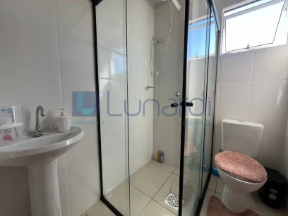 Foto Apartamento com 2 Dormitórios