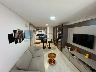 Foto Apartamento com 2 Dormitórios