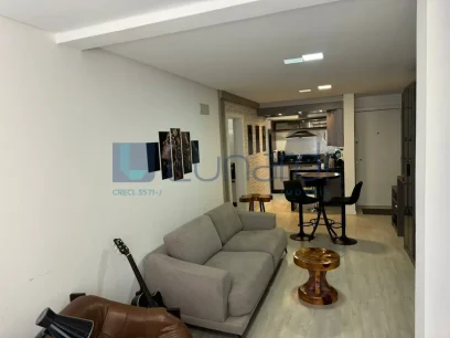 Foto Apartamento com 2 Dormitórios