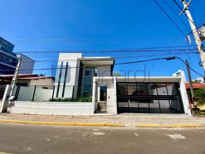 Foto Casa com 4 Dormitórios