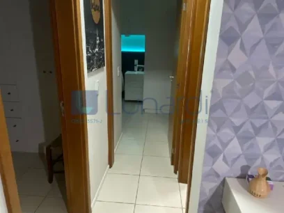 Foto Apartamento com 2 Dormitórios