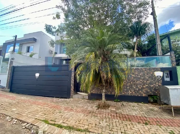 Casa com 4 Suítes