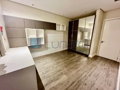 Foto Apartamento com 4 Dormitórios