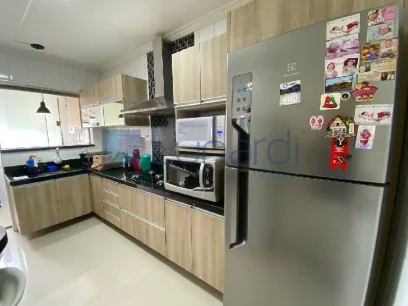 Foto Apartamento com 3 Dormitórios