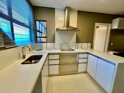 Foto Apartamento com 4 Dormitórios