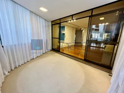 Foto Apartamento com 4 Dormitórios