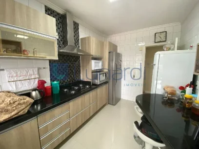 Foto Apartamento com 3 Dormitórios