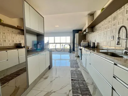 Foto Apartamento com 2 Dormitórios