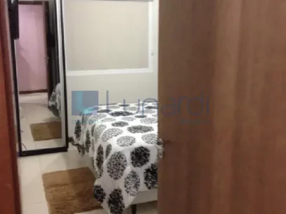 Foto Apartamento com 2 Dormitórios