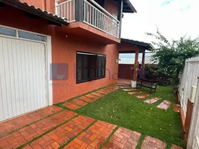 Foto Casa com 4 Dormitórios