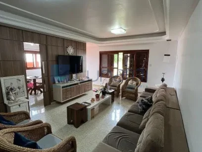 Foto Casa com 4 Dormitórios