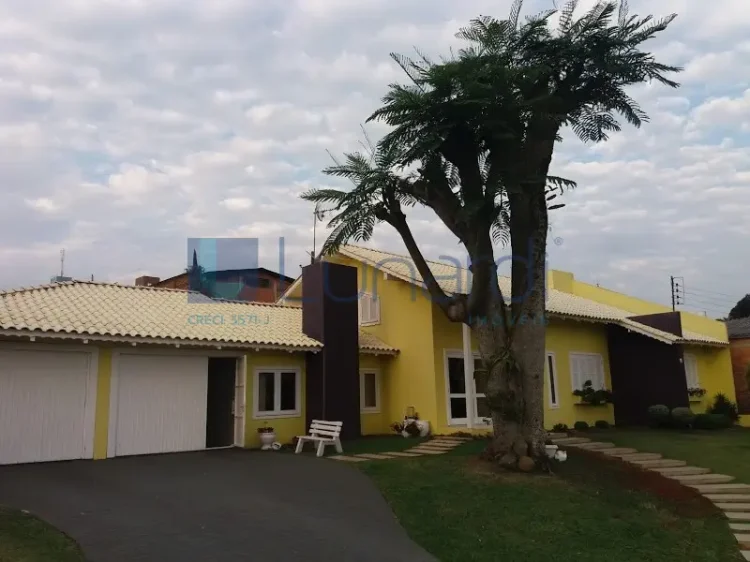 Casa com 4 Dormitórios