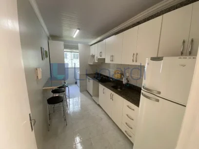 Apartamento com 3 Dormitórios