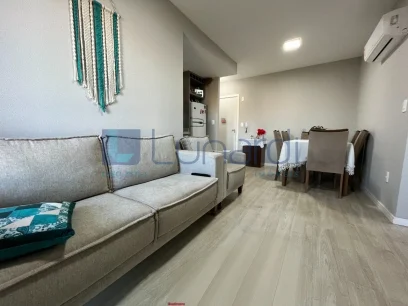 Foto Apartamento com 2 Dormitórios