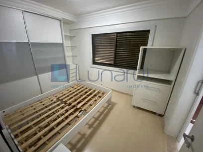 Foto Apartamento com 4 Dormitórios