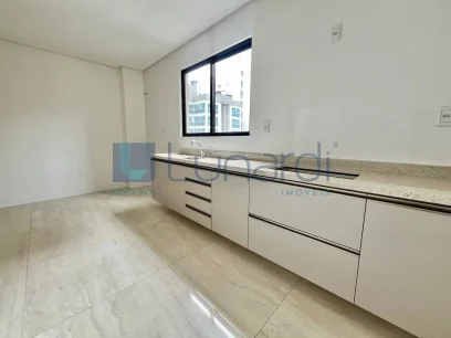 Foto Apartamento com 3 Suítes