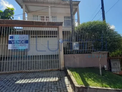 Casa com 4 Dormitórios