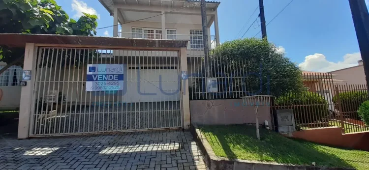 Casa com 4 Dormitórios