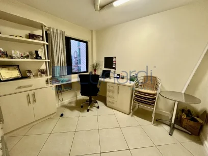 Foto Apartamento com 3 Dormitórios