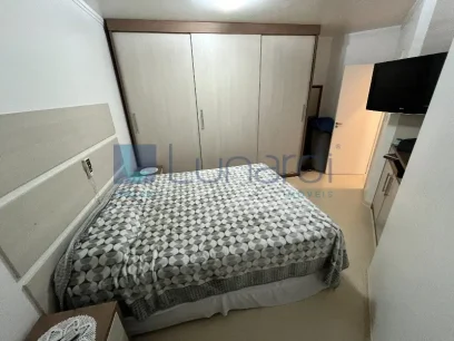 Foto Apartamento com 2 Dormitórios