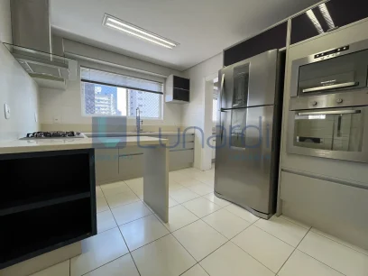 Foto Apartamento com 3 Dormitórios