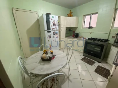 Foto Apartamento com 2 Dormitórios