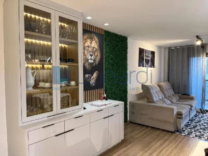 Foto Apartamento com 2 Dormitórios