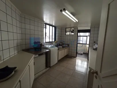 Foto Apartamento com 4 Dormitórios