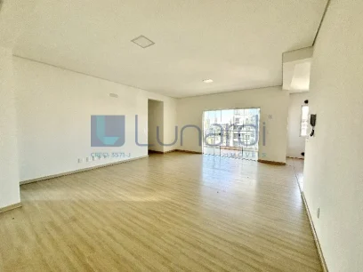 Apartamento com 4 Dormitórios