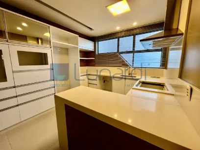 Foto Apartamento com 4 Dormitórios