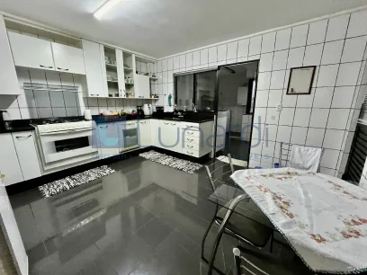 Foto Apartamento com 3 Dormitórios