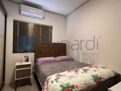 Foto Apartamento com 2 Dormitórios