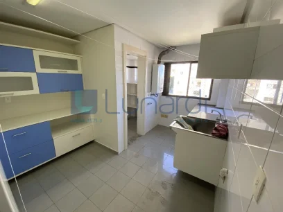 Foto Apartamento com 4 Dormitórios