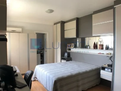 Foto Apartamento com 2 Dormitórios