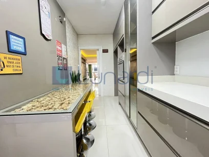 Foto Apartamento com 4 Dormitórios