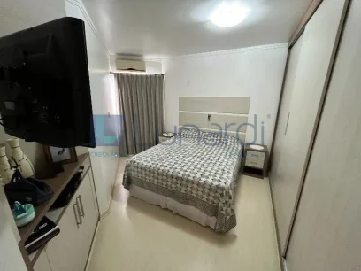 Foto Apartamento com 2 Dormitórios