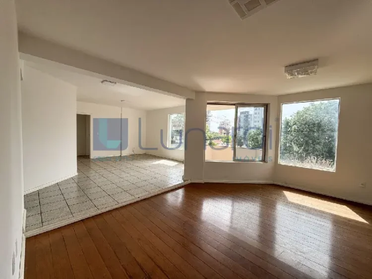 Apartamento com 4 Dormitórios