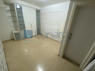 Foto Apartamento com 4 Dormitórios