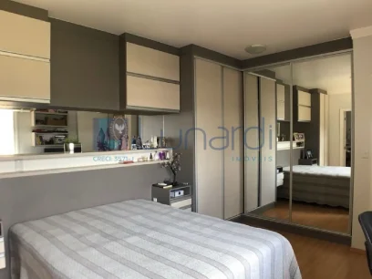 Foto Apartamento com 2 Dormitórios