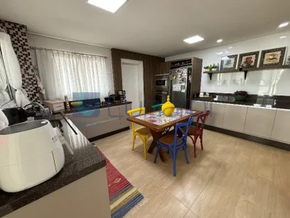 Foto Apartamento com 3 Dormitórios