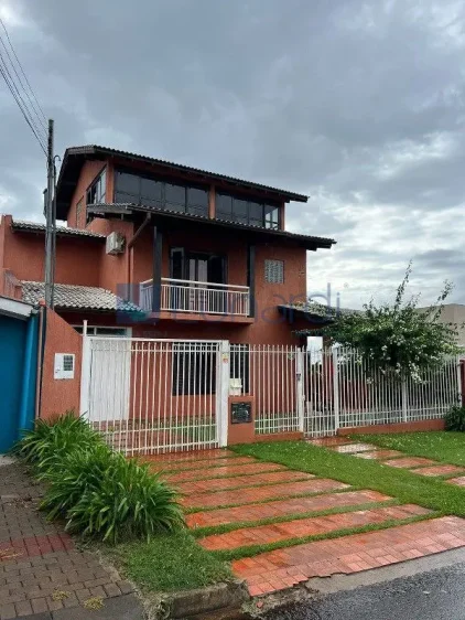 Casa com 4 Dormitórios