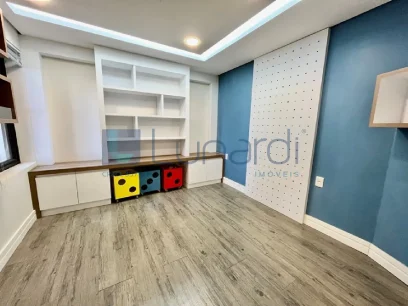 Foto Apartamento com 4 Dormitórios