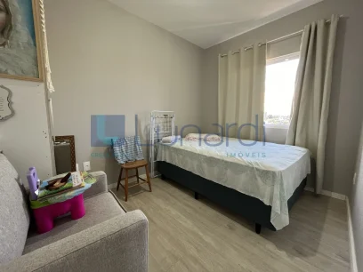 Foto Apartamento com 2 Dormitórios