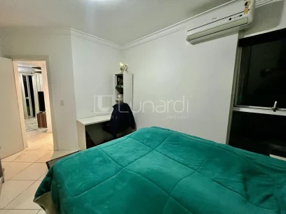 Foto Apartamento com 2 Dormitórios