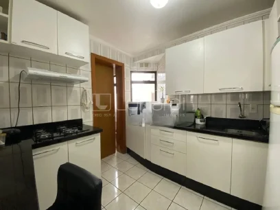 Foto Apartamento com 2 Dormitórios