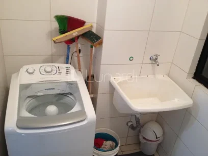 Foto Apartamento com 2 Dormitórios