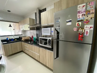 Foto Apartamento com 3 Dormitórios