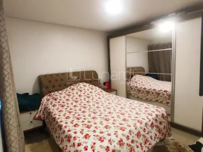 Foto Apartamento com 2 Dormitórios