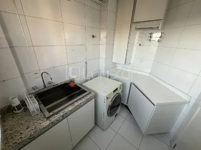 Foto Apartamento com 2 Dormitórios