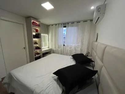 Foto Apartamento com 2 Dormitórios